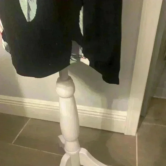 Juniors Floral dress in black with floral design in pinks white & green sizeM7-9 - Picture 5 of 9